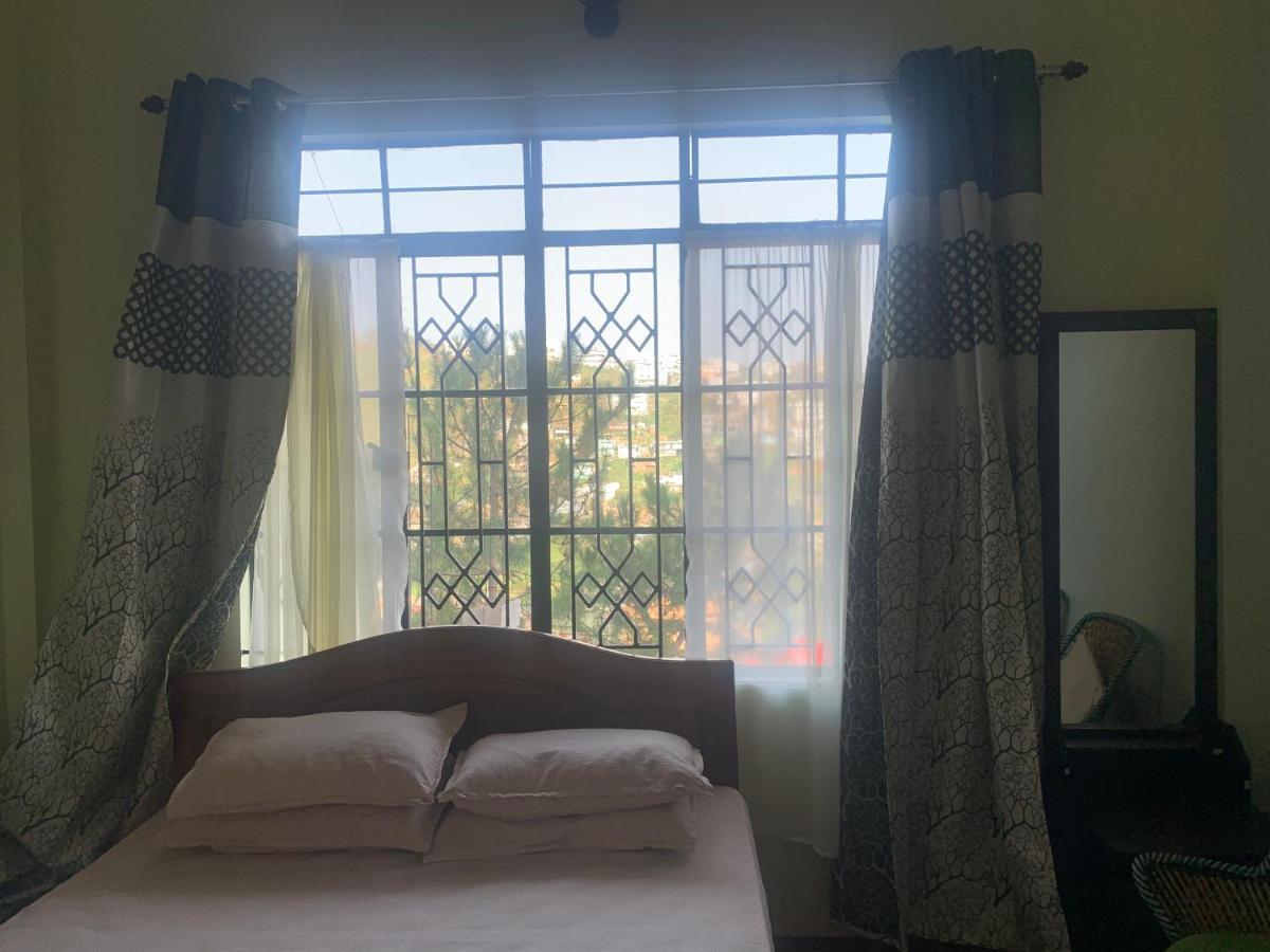 Bed and Breakfast Cafe Sola Shillong Esterno foto