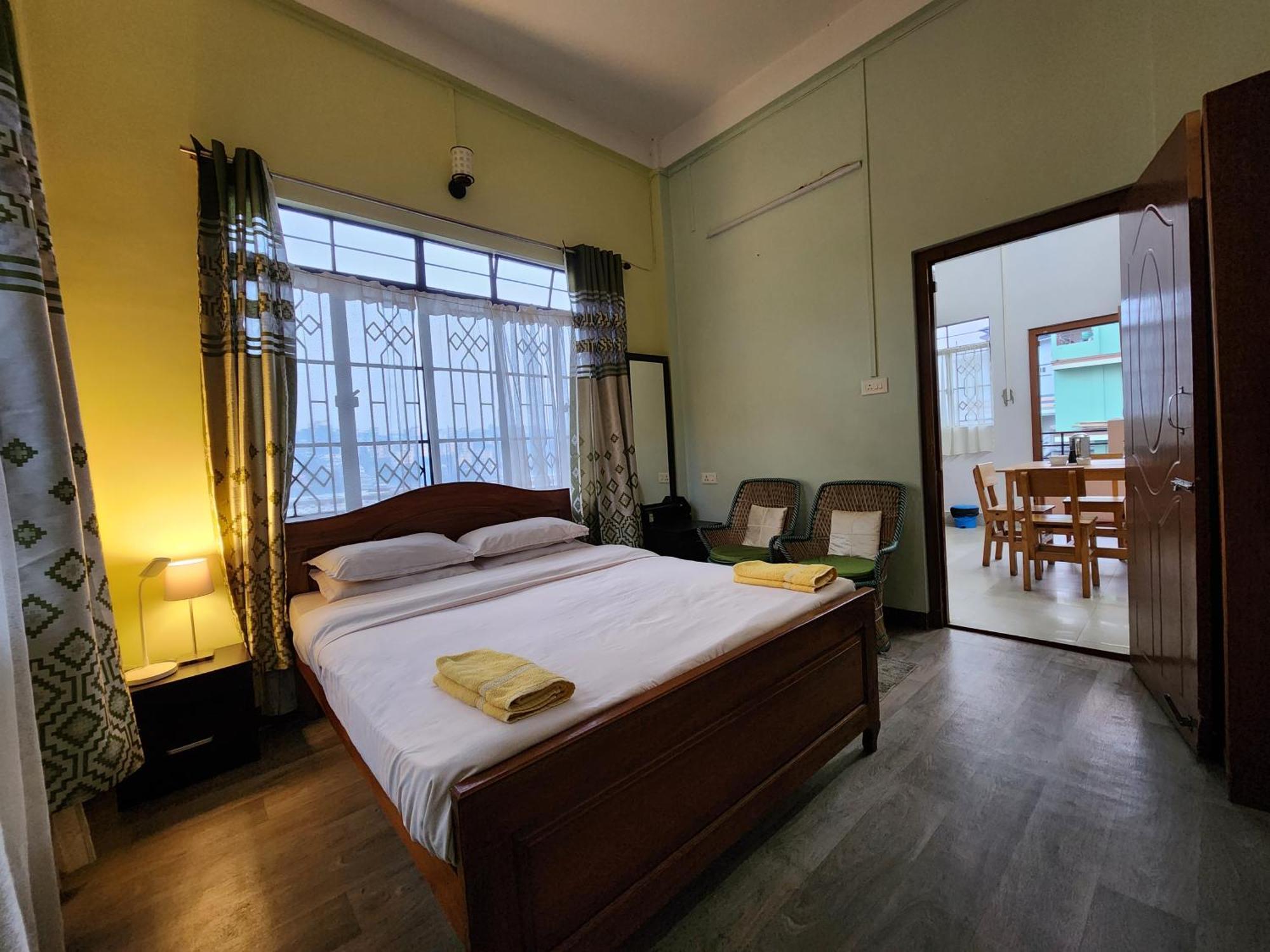 Bed and Breakfast Cafe Sola Shillong Esterno foto