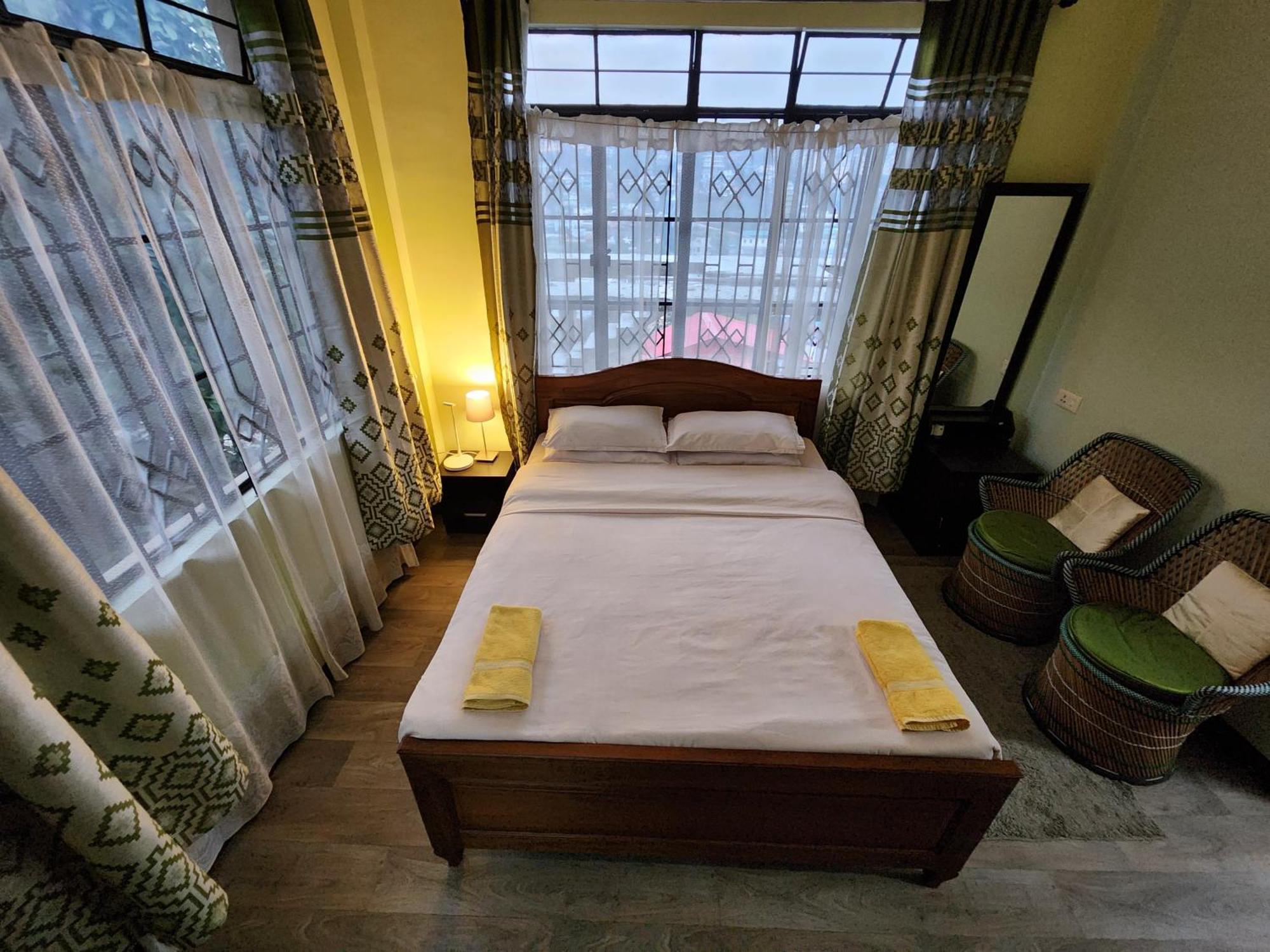 Bed and Breakfast Cafe Sola Shillong Esterno foto