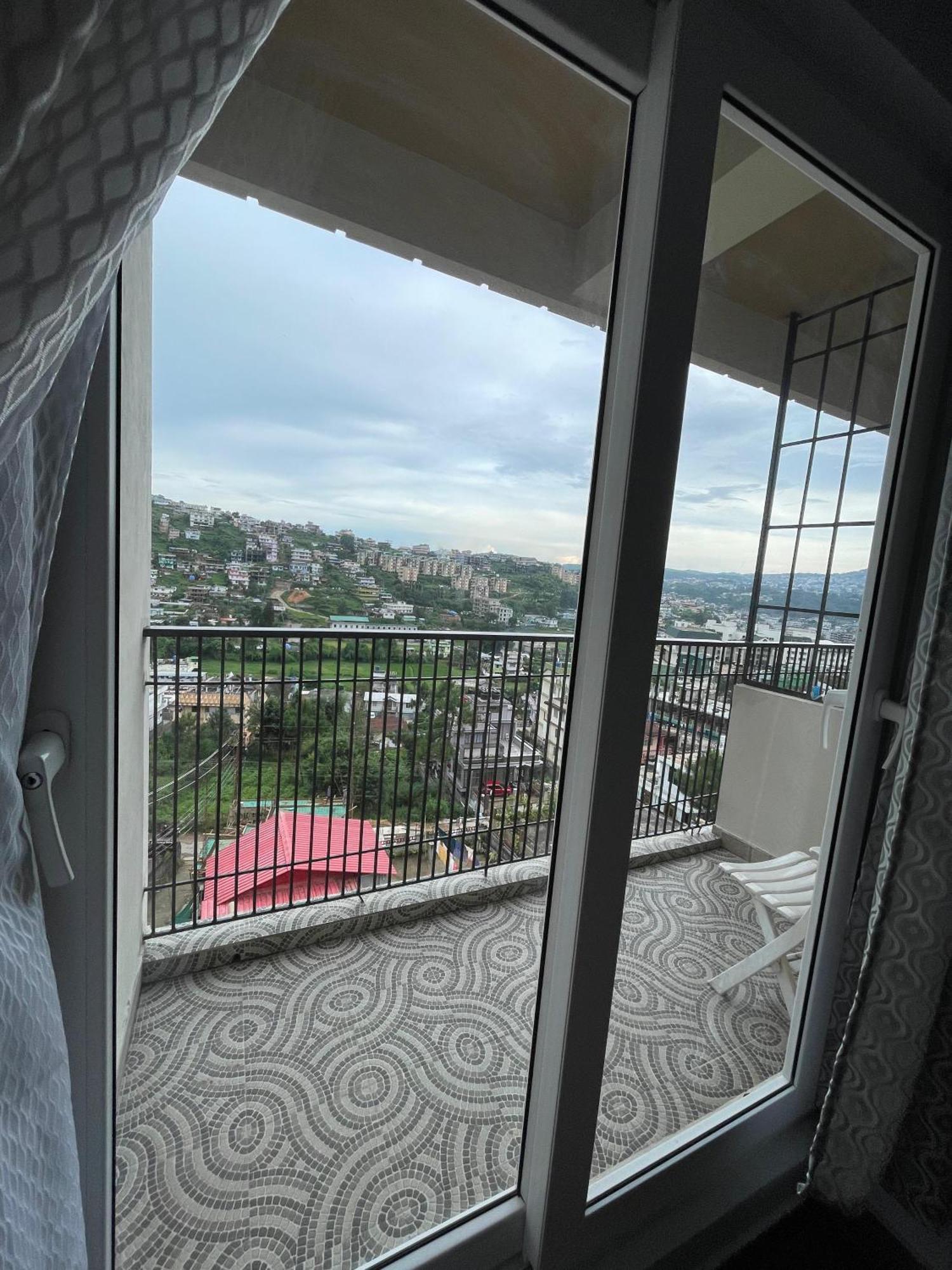 Bed and Breakfast Cafe Sola Shillong Esterno foto
