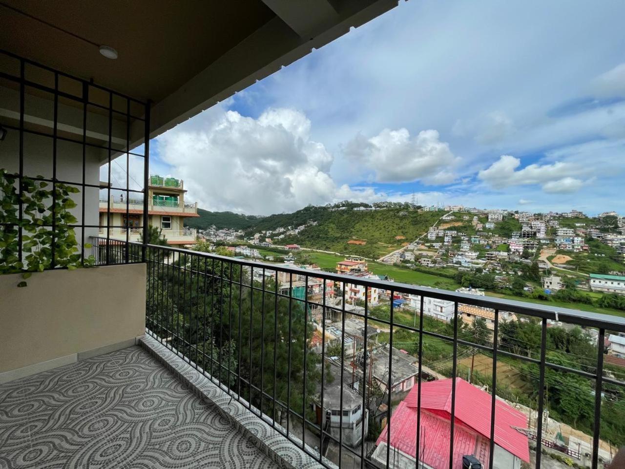 Bed and Breakfast Cafe Sola Shillong Esterno foto